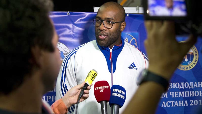 Teddy Riner, le 30 août 2015, répond à des journalistes après son huitième titre mondial.