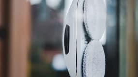 Ce robot lave-vitres en promotion sur Amazon va rendre votre domicile encore plus propre !