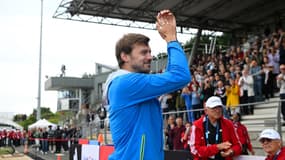 Christophe Lemaître, salué par le public du Parc des Sports, le 29 juin 2024, a fait ses adieux à l'athlétisme à Angers