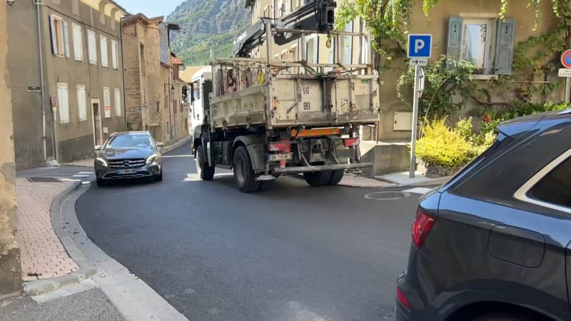 Hautes-Alpes: malgré les travaux, les habitants de Remollon demandent une déviation du village