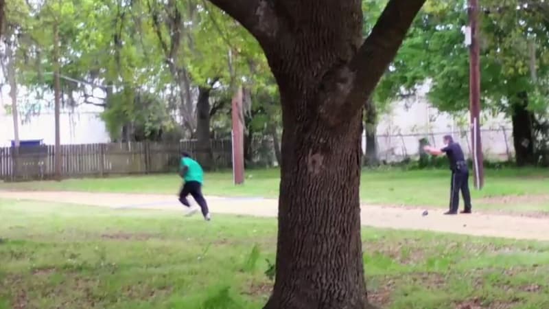 Capture d'écran extraite de la vidéo montrant le policier tirer sur Walter Scott.