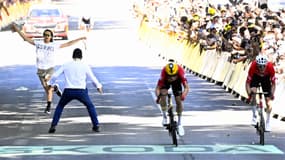 Tour de France 2025: l’image folle d’un spectateur qui court sur la route lors du sprint d’arrivée- le 16/07/2025