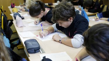 Des enfants dans une école primaire à Paris, en octobre 2014.