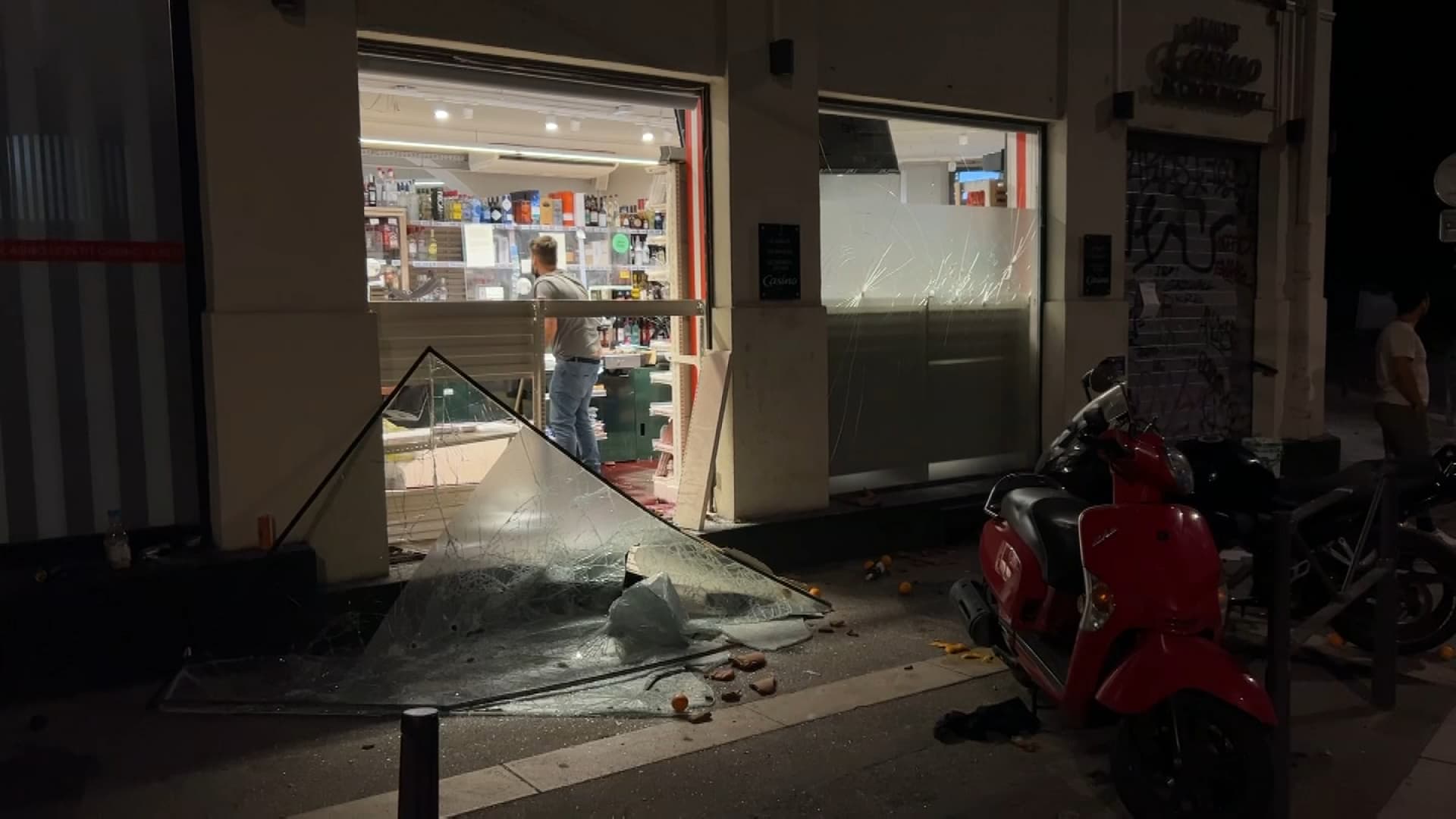 Fourth Night of Riots in France: Major Clashes and Widespread Violence in Lyon, Saint-Etienne, and Grenoble