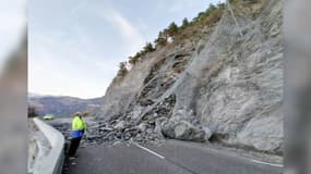 La RD 900 à Ubaye Serre-Ponçon coupée à cause d’un éboulement en contrebas du village de Saint-Vincent-les-Forts. (illustration)