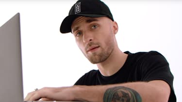 Squeezie dans le clip d'"Influenceurs"