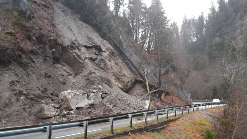 Route dans la Haute-Savoie ce mercredi 13 décembre 2023. 