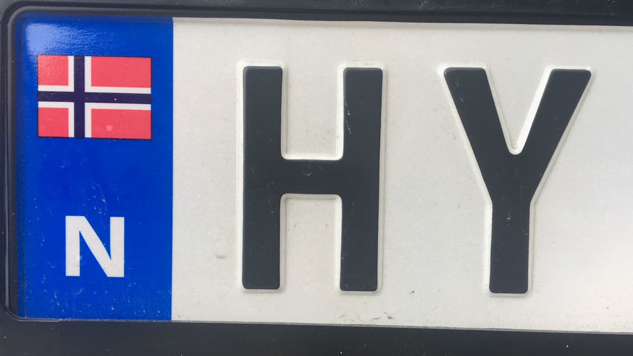 Grâce à cette plaque inédite, le Nexo peut emprunter des voies dédiées en ville pour éviter le trafic. Grâce à cette plaque inédite, le Nexo peut emprunter des voies dédiées en ville pour éviter le trafic.