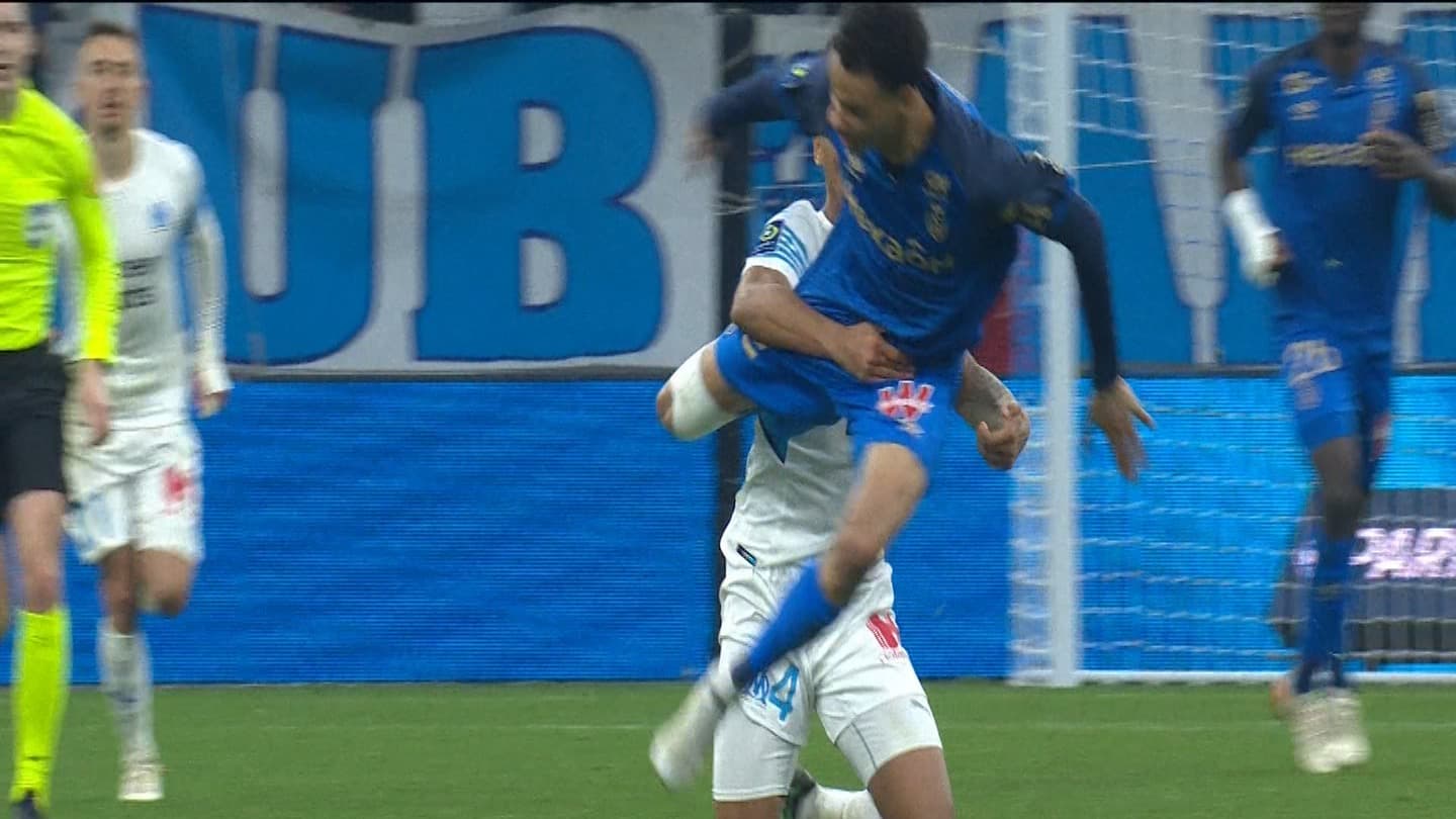 La faute de Boubacar Kamara sur Hugo Etikite La faute de Boubacar Kamara sur Hugo Etikite