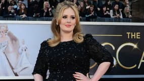 Adele sur le tapis rouge des Oscars en 2013.