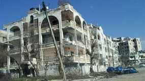 Maisons détruites à Homs, en Syrie. Des chars de l'armée syrienne ont bombardé des quartiers de la ville vendredi, faisant au moins neuf morts, selon des militants, alors que les autorités de Damas s'apprêtent à recevoir samedi l'émissaire de l'Onu et de