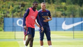 Ousmane Dembélé et Kylian Mbappé à l'entraînement