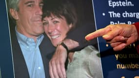Ghislaine Maxwell, l'ex-compagne de Jeffrey Epstein est rattrapée par la justice, le 2 juillet 2020 lors d'une conférence de presse à New York 