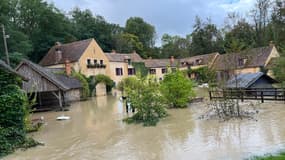Illustration. La maison Elsa Triolet-Aragon lors des inondations à Saint-Arnoult-en-Yvelines (Yvelines), le 10 octobre 2024.
