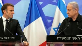 Le président français Emmanuel Macron (g) et le Premier ministre israélien Benjamin Netanyahu, le 24 octobre 2023 à Jérusalem