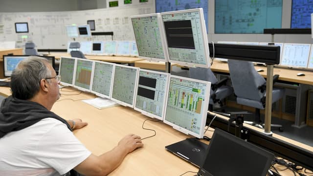 L'EPR finlandais -réacteur de troisième génération- dans le sud-ouest du pays, devait initialement être mis en service en 2009, mais le chantier lancé en 2005 a connu d'importants retards et surcoûts.