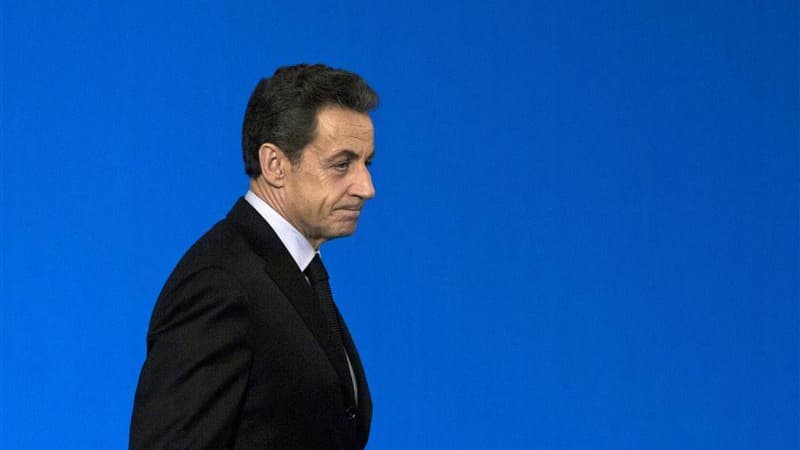 François Hollande serait en tête pour le premier tour de la présidentielle de 2012 avec 31%, suivi de près par Nicolas Sarkozy (28%) qui serait toutefois sévèrement battu au second tour (40-60), selon un sondage TNS-Sofres. /Photo prise le 25 novembre 201