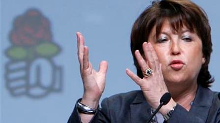 Martine Aubry a défendu mardi une "gauche qui ne s'excuse plus d'être de gauche" en présentant la matrice du nouveau projet du Parti socialiste français. /Photo d'archives/REUTERS/Vincent Kessler