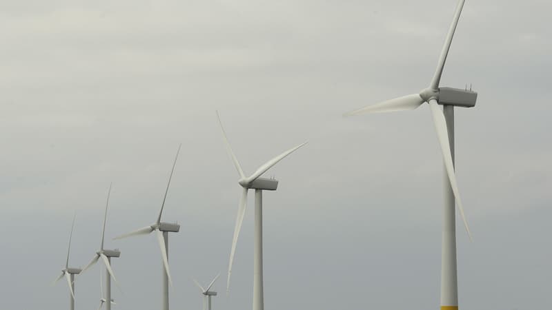 "L'électricité britannique est devenue légèrement plus polluante en 2025" alors que le pays n'en a jamais autant produit à partir d'énergies renouvelables