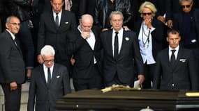 Alain Delon et Pascal Desprez l'époux de Mireille Darc, aux obsèques de l'actrice, le 1er septembre 2017.