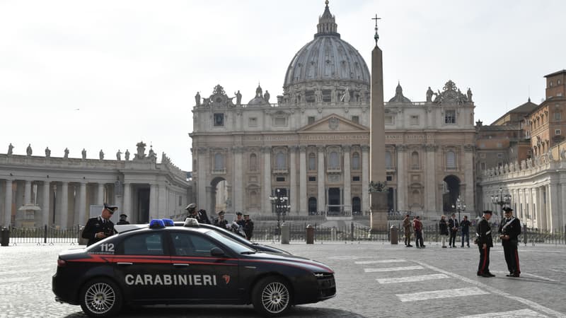 Des gendarmes sur la place Saint-Pierre au Vatican, le 24 mars 2017. (Photo d'illustration)