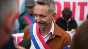 Ian Brossat, porte-parole du PCF, à la manifestation contre l'extrême droite à Paris samedi 15 juin