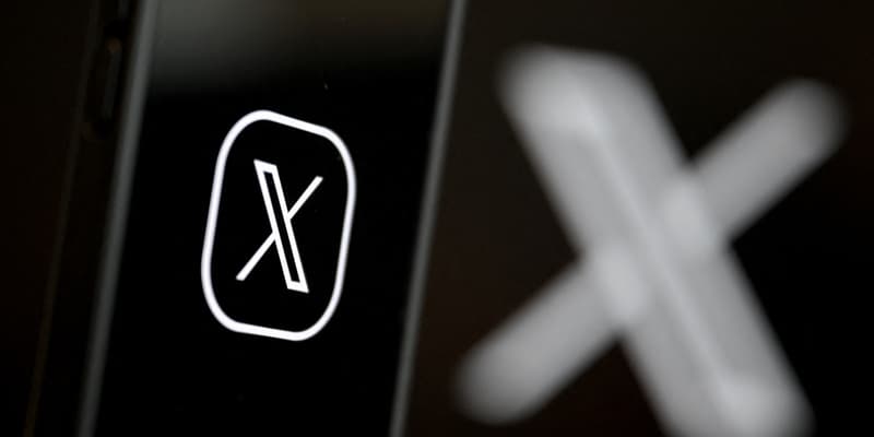 Le réseau social X (ex-Twitter) sur un smartphone.