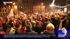 À Marseille, des manifestants ont organisé une descente aux flambeaux sur la Canebière