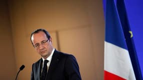 Au plus bas dans les sondages, François Hollande cherche une réponse aux inquiétudes des Français sourds à sa méthode de concertation et de proximité, au point de donner des idées de retour à son adversaire de la présidentielle, Nicolas Sarkozy. /Photo pr