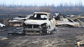 Une zone ravagée par les flammes en Alberta, dans le Canada, le 8 mai 2023