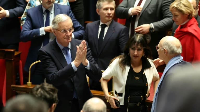 El primer ministro Michel Barnier tras el resultado de la moción de censura a su gobierno en la Asamblea Nacional en París el 4 de diciembre de 2024