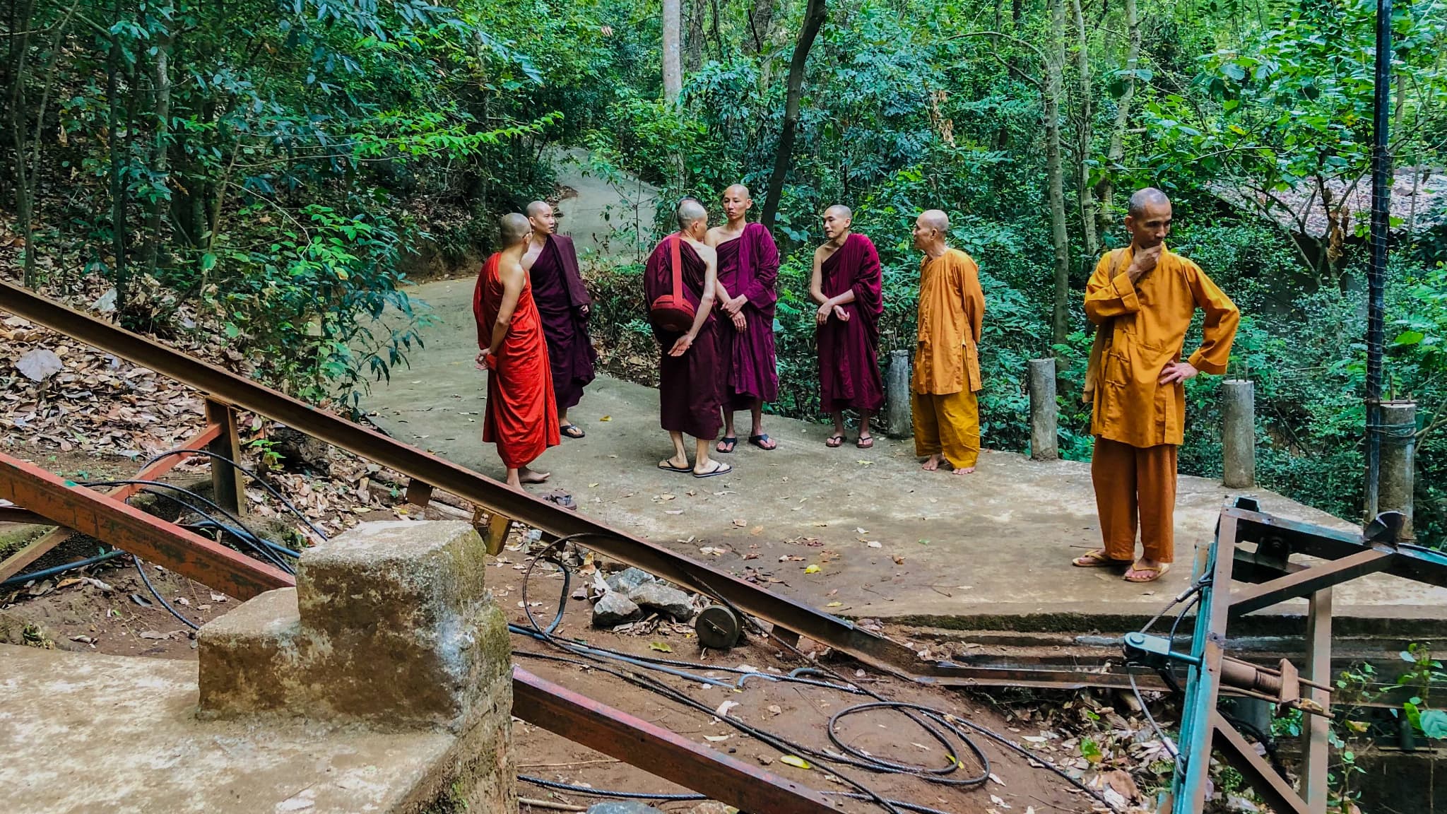 SEPT MOINES BOUDDHISTES MEURENT DANS UN ACCIDENT DE FUNICULAIRE AU SRI LANKA