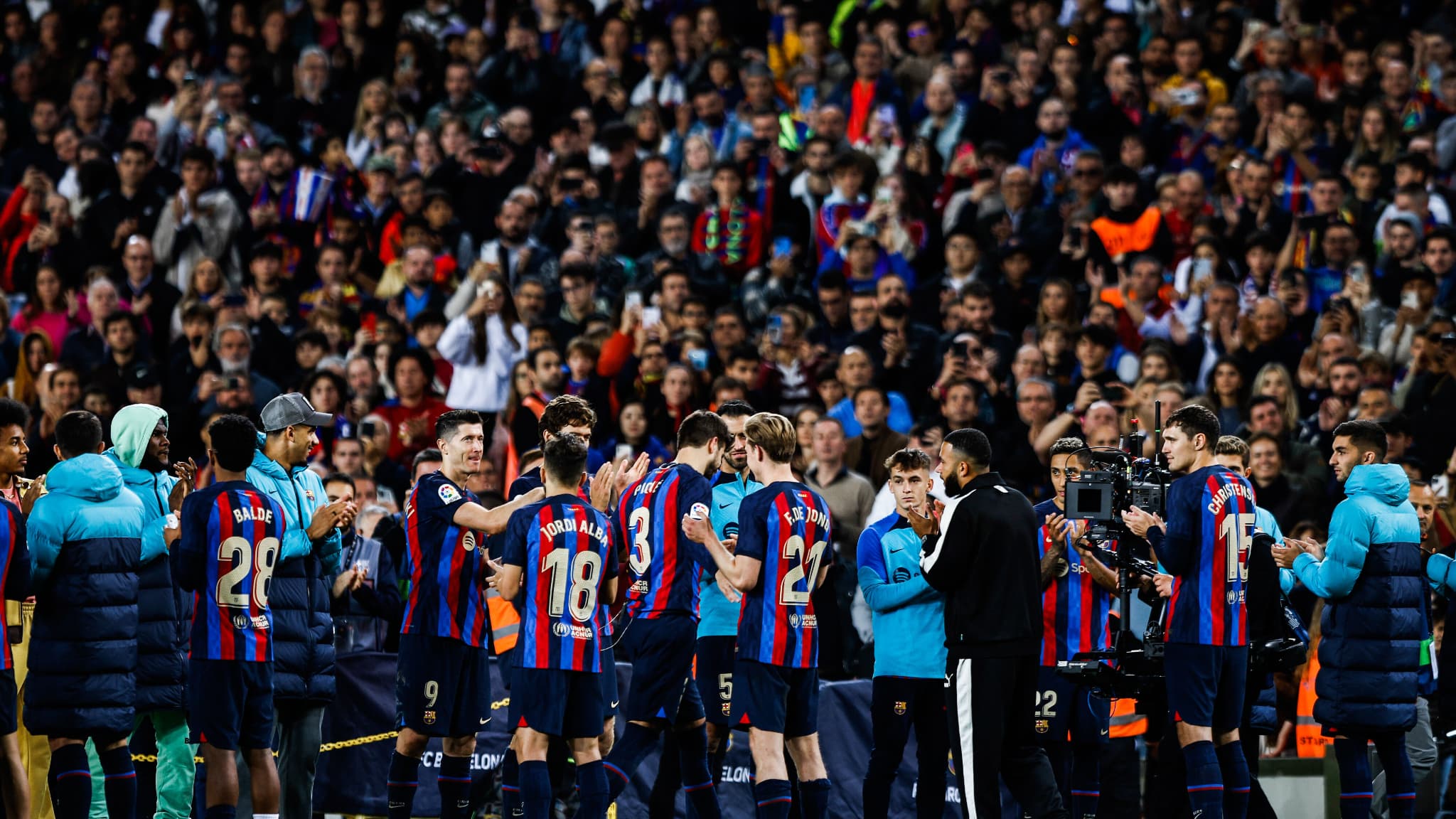 Barça : une légende assiste au match et fait un appel du pied au club !