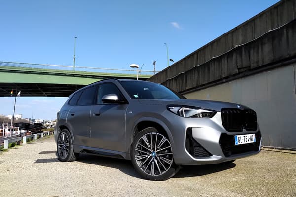 Le BMW iX1, la version électrique du petit SUV best-seller de la marque.