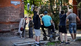 Une équipe de cinéma utlise la résidence décrépie Proletarka à Tver, Russie, pour un film se passant dans les années 1940, le 8 août 2020