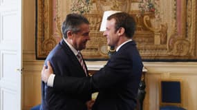 Emmanuel Macron accueille le ministre des Affaires étrangères à l'Elysée. 
