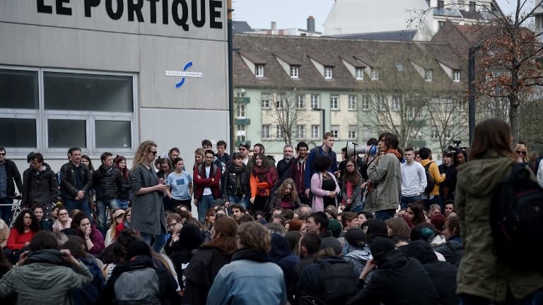 Des étudiants de l'université de Strasbourg occupaient la faculté mardi.
