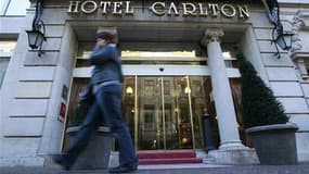 L'hôtel Carlton de Lille, qui a été fermé provisoirement sur ordre de la justice après une affaire de proxénétisme. Quatre policiers, dont deux officiers, ont été entendus mardi comme témoins dans l'enquête sur ce réseau de proxénétisme à Lille. /Photo pr