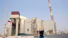La première centrale nucléaire iranienne a été inaugurée samedi à Bouchehr, dans le sud-ouest du pays, où des techniciens ont entamé le transfert des barres de combustibles. /Photo prise le 20 août 2010/REUTERS/Raheb Homavandi