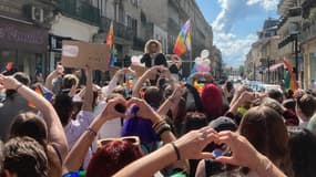 L'avant du cortège de la première marche des fiertés d'Agen, dans le Lot-et-Garonne, le 15 juin 2023.