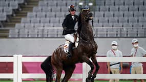 Largement en tête du pentathlon moderne, Annika Schleu est éliminée après le saut d'obstacles et le refus de sauter de son cheval tiré au sort Saint Boy.