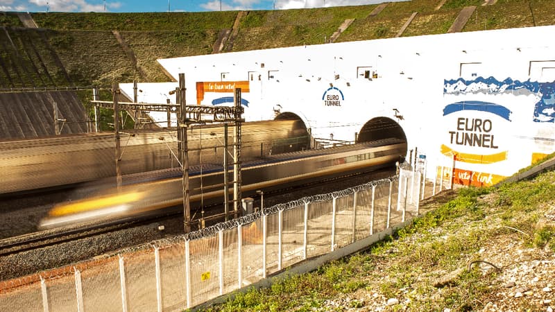 Des câbles électriques reliant l'Angleterre et la France vont être installés dans le tube nord du Tunnel sous la Manche. 
