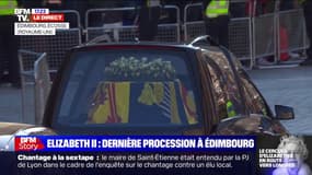 Elizabeth II: à Édimbourg, la foule applaudit le passage du cortège