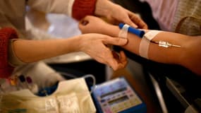 Quelque 4.000 donneurs de sang sont attendus de jeudi à dimanche, à l'Hôtel de Ville de Paris, pour une collecte record soutenue par deux streamers français, Arkunir et Farès Bichard