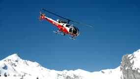 Un hélicoptère de la compagnie d'aviation suisse Air-Glaciers qui permet de réaliser des opérations de secours en montagne.