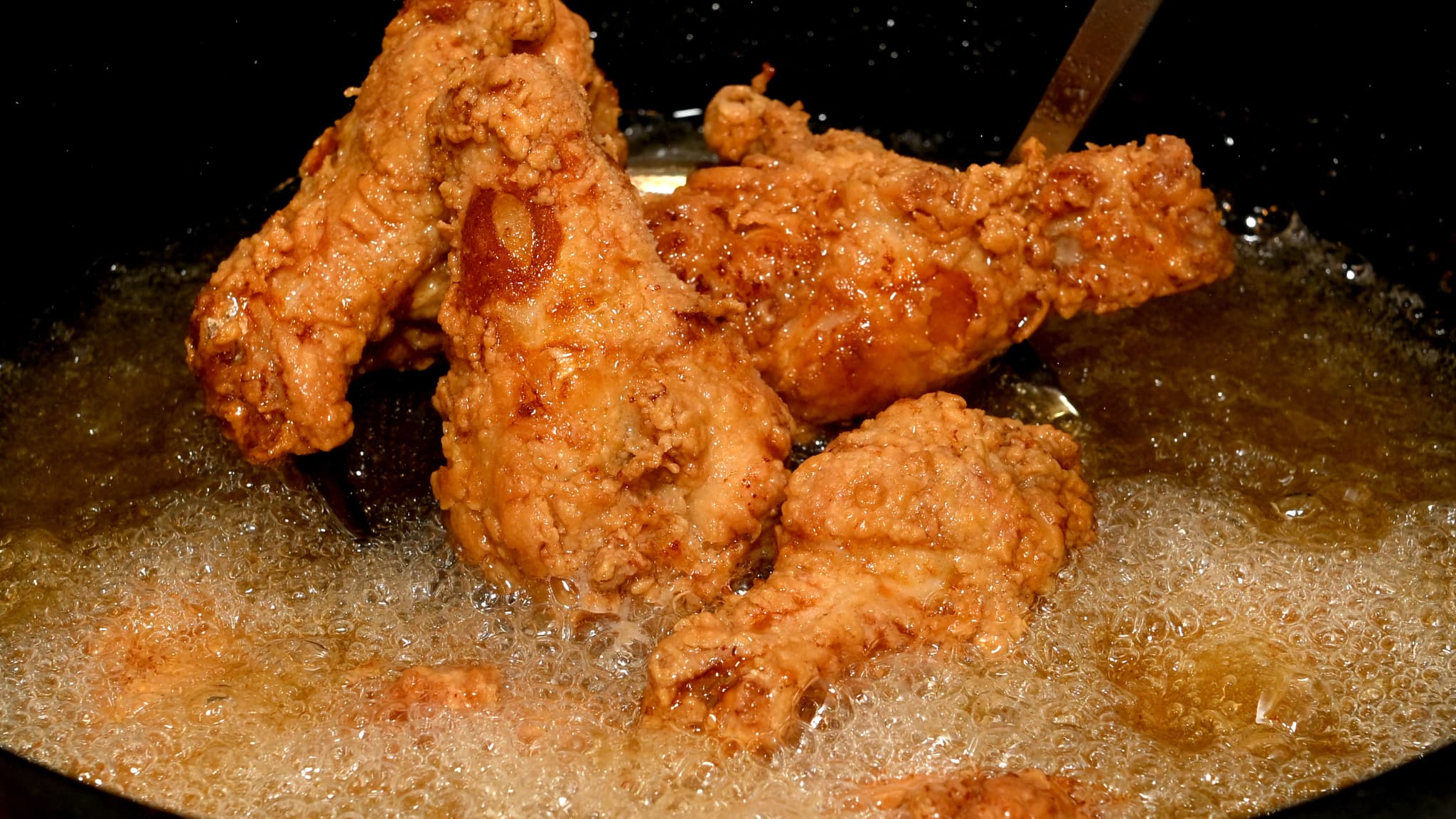 Poulet frit servi dans un fast-food