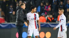 Thomas Tuchel échange avec Marquinhos et Marco Verratti