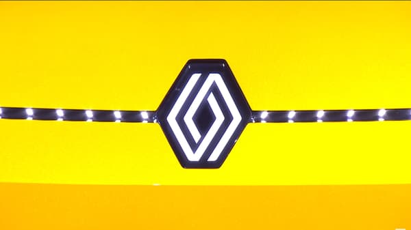 Un nouveau logo sur cette R5 Un nouveau logo sur cette R5