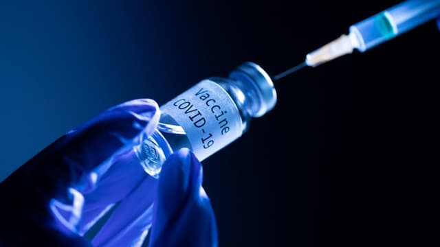 Une dose de vaccination contre la Covid-19, photographiée le 17 novembre 2020 à Paris