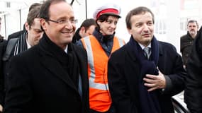 François Hollande à Lyon lors d'un déplacement, mardi. L'extrême gauche française a peu apprécié les propos du candidat socialiste à la présidentielle à la presse anglo-saxonne visant à rassurer le monde de la finance, qu'il avait présenté plus tôt dans s